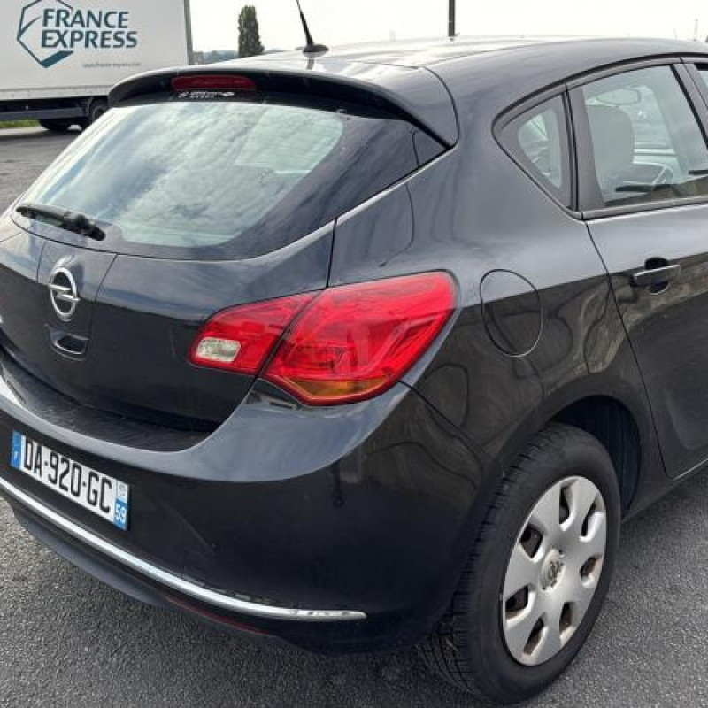 Feu arriere stop central OPEL ASTRA J Photo n°3