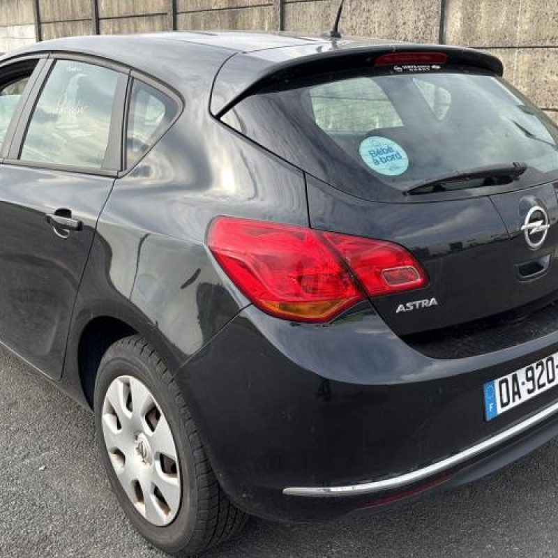 Feu arriere stop central OPEL ASTRA J Photo n°4