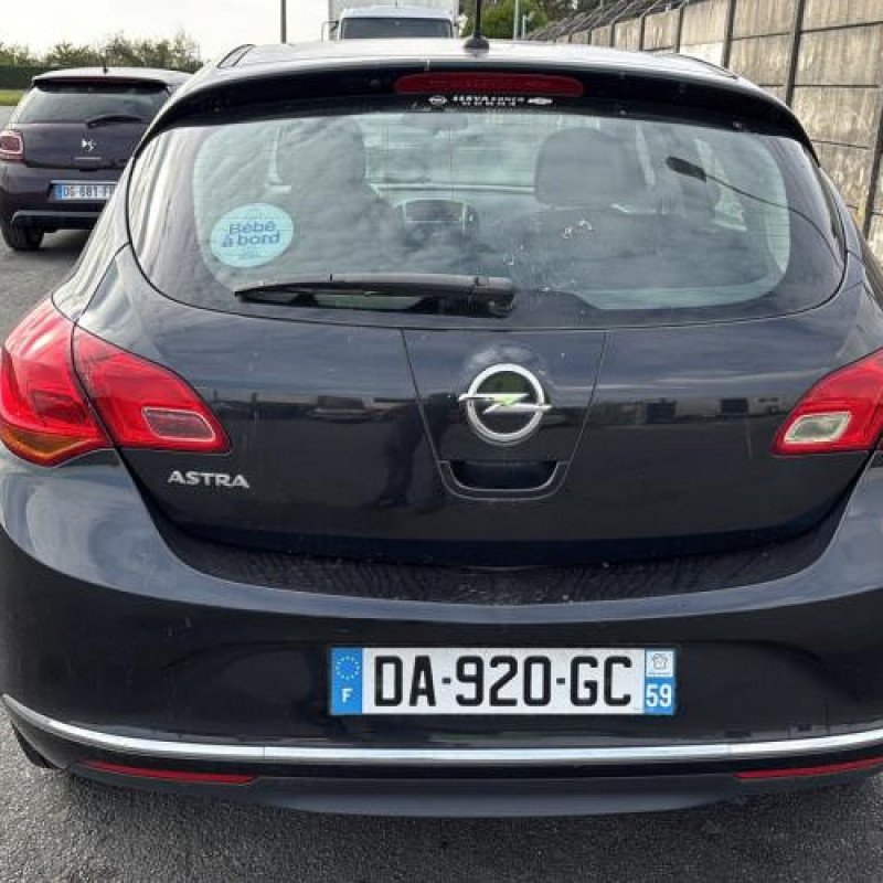 Feu arriere stop central OPEL ASTRA J Photo n°5