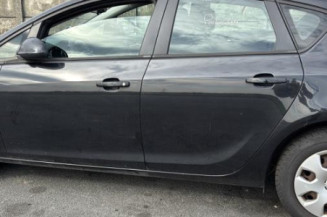 Feu arriere stop central OPEL ASTRA J