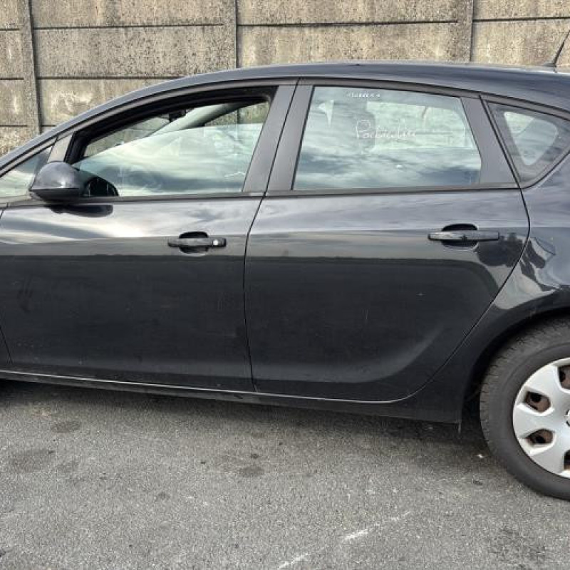 Feu arriere stop central OPEL ASTRA J Photo n°6