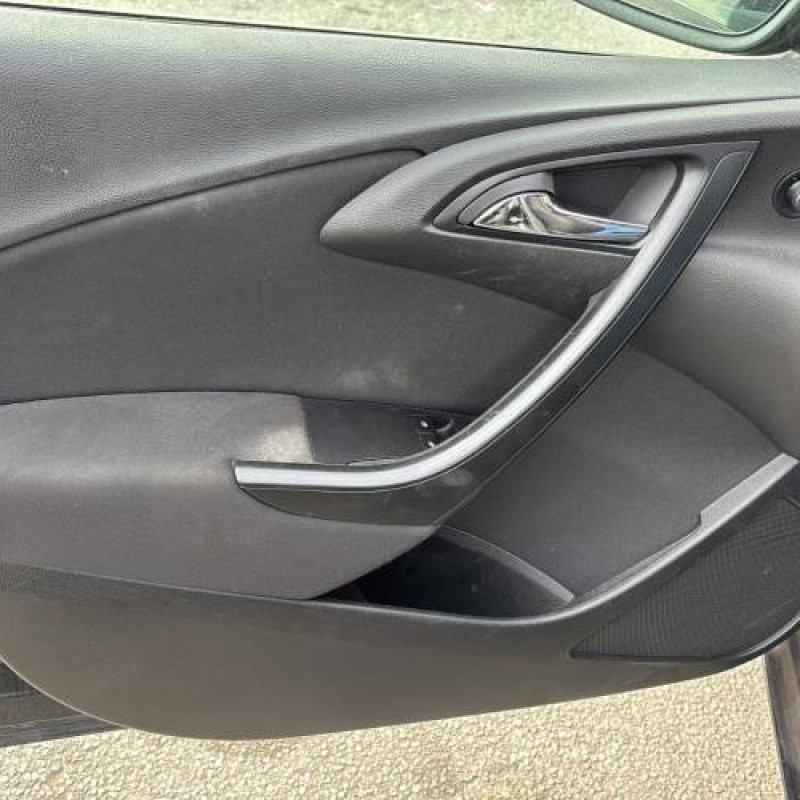 Feu arriere stop central OPEL ASTRA J Photo n°9