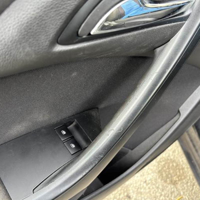 Feu arriere stop central OPEL ASTRA J Photo n°10