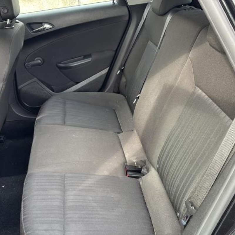 Feu arriere stop central OPEL ASTRA J Photo n°13