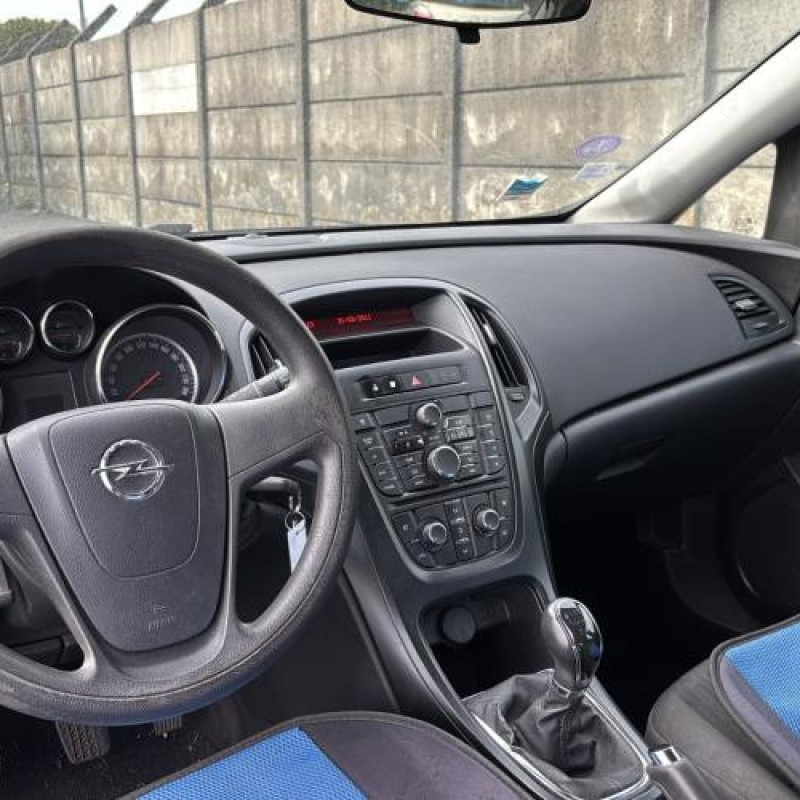 Feu arriere stop central OPEL ASTRA J Photo n°15