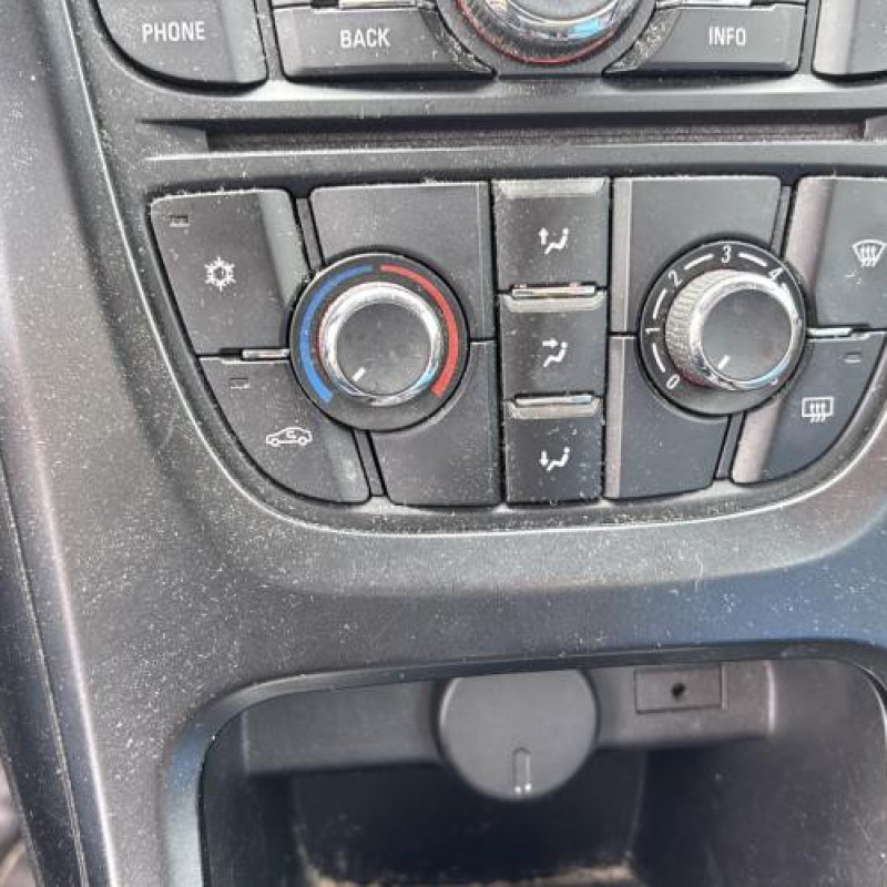 Feu arriere stop central OPEL ASTRA J Photo n°18