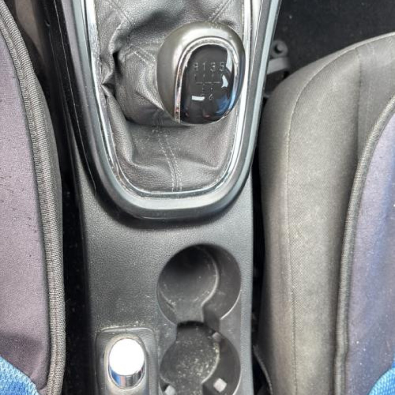 Feu arriere stop central OPEL ASTRA J Photo n°19