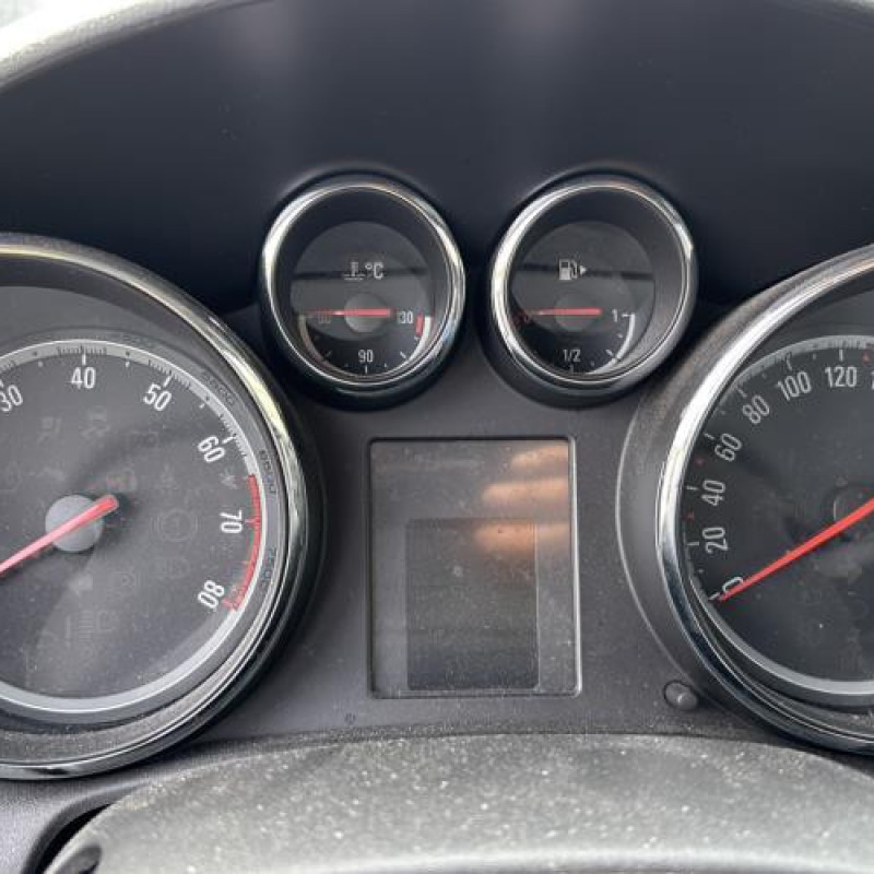 Feu arriere stop central OPEL ASTRA J Photo n°20