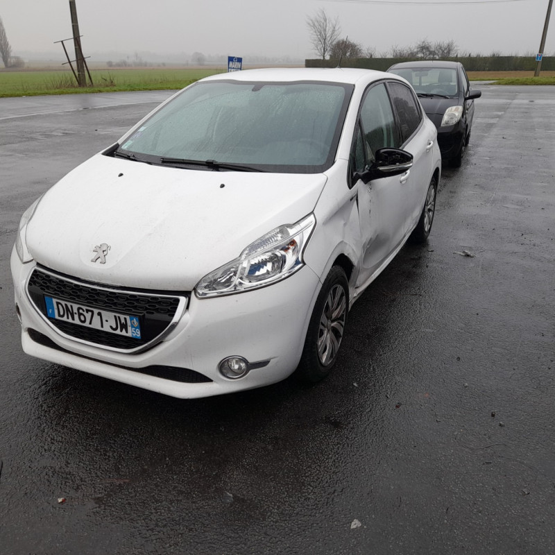 PEUGEOT 208 1 PHASE 1 1.2 VTI - 12V Photo n°1
