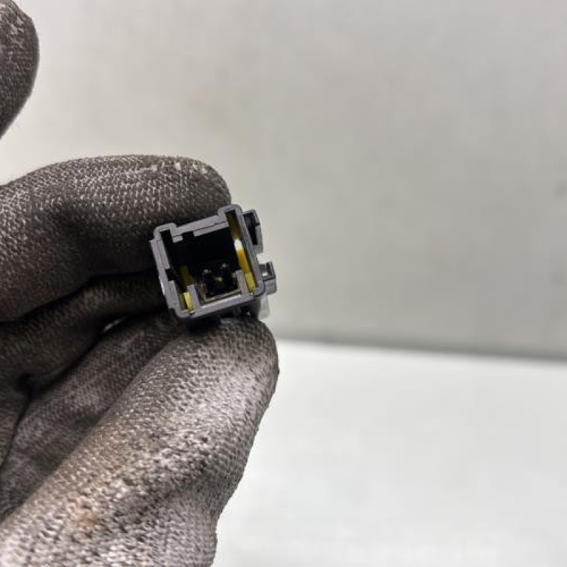 Attache ceinture avant droit PEUGEOT PARTNER 3 Photo n°4