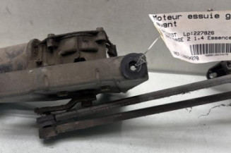 Moteur essuie glace avant PEUGEOT 205