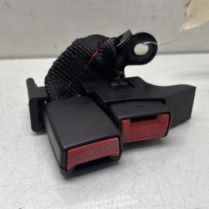 Attache ceinture arriere droit RENAULT CLIO 3 Photo n°1