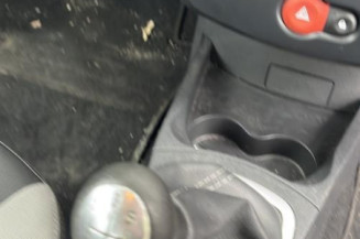 Attache ceinture arriere droit RENAULT CLIO 3