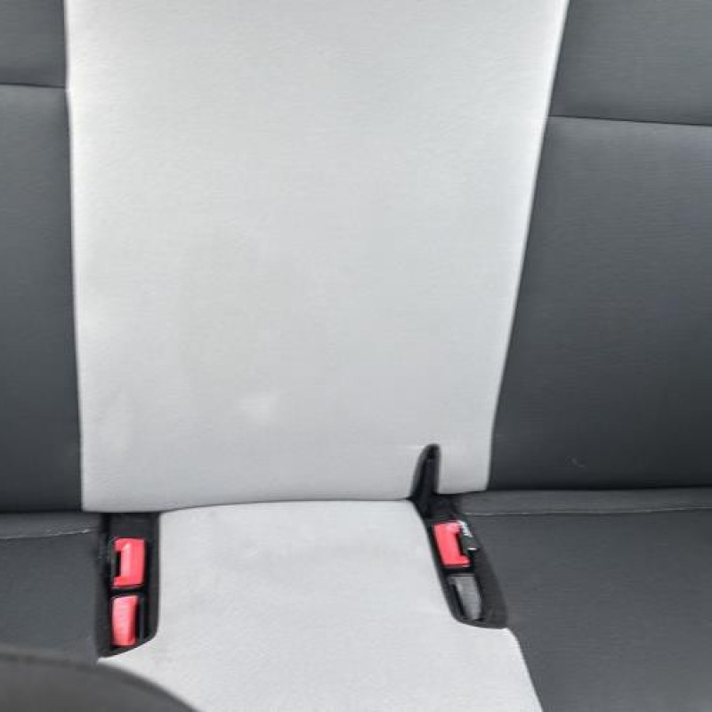 Attache ceinture arriere droit RENAULT CLIO 3 Photo n°15