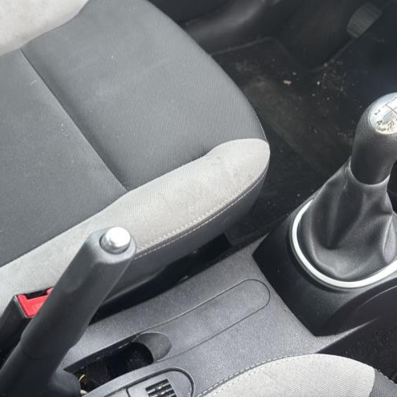 Attache ceinture arriere droit RENAULT CLIO 3 Photo n°16