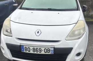 Attache ceinture avant droit RENAULT CLIO 3