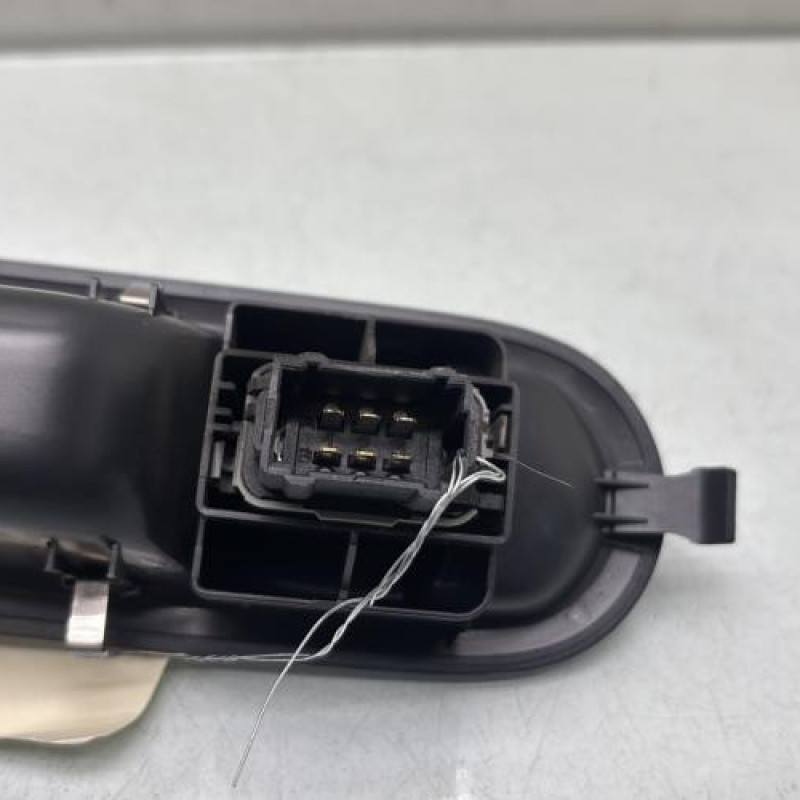 Interrupteur de leve vitre avant droit RENAULT CLIO 3 Photo n°3