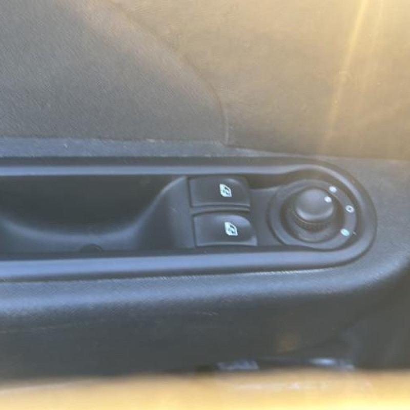 Pretensionneur de ceinture avant droit RENAULT TWINGO 2 Photo n°19