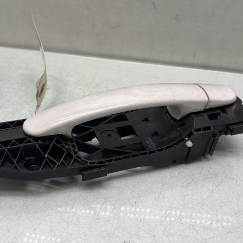 Poignee porte arriere gauche VOLKSWAGEN POLO 5 Photo n°1