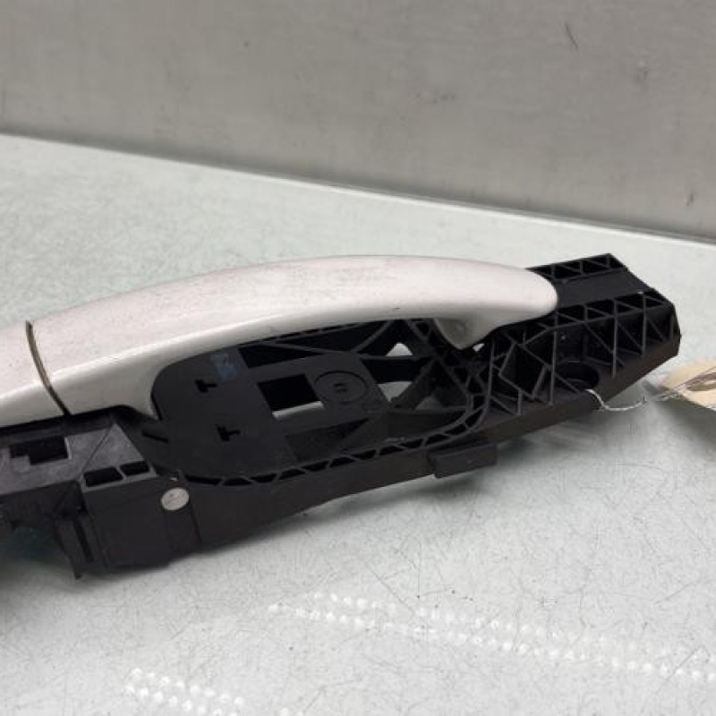 Poignee porte arriere gauche VOLKSWAGEN POLO 5 Photo n°2