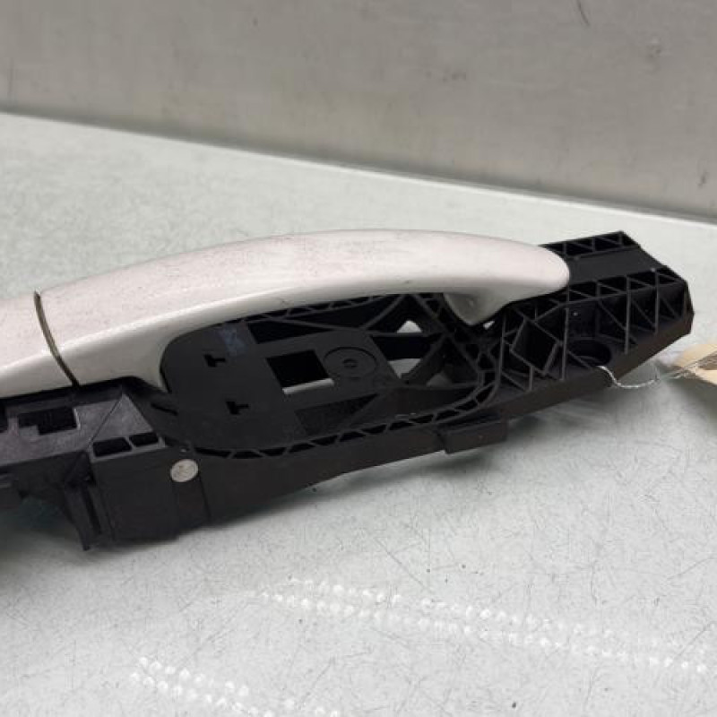 Poignee porte arriere gauche VOLKSWAGEN POLO 5 Photo n°3