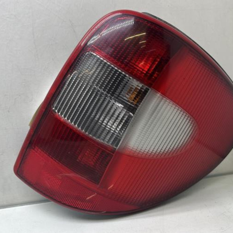 Feu arriere principal droit (feux) CHRYSLER GRAND VOYAGER 4 Photo n°1