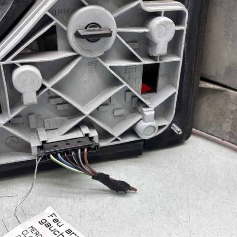 Feu arriere principal gauche (feux) MERCEDES CLASSE C 203 Photo n°3