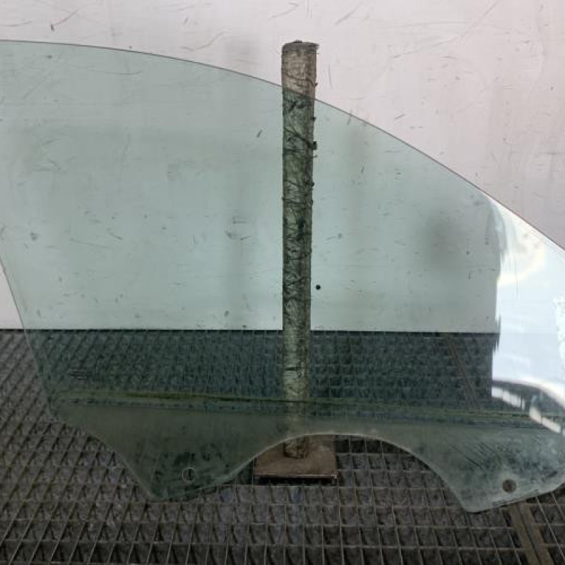 Vitre avant gauche BMW SERIE 3 E90 Photo n°4