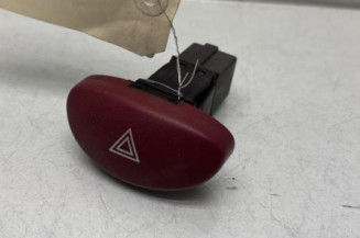 Bouton de warning PEUGEOT 206 Photo n°1