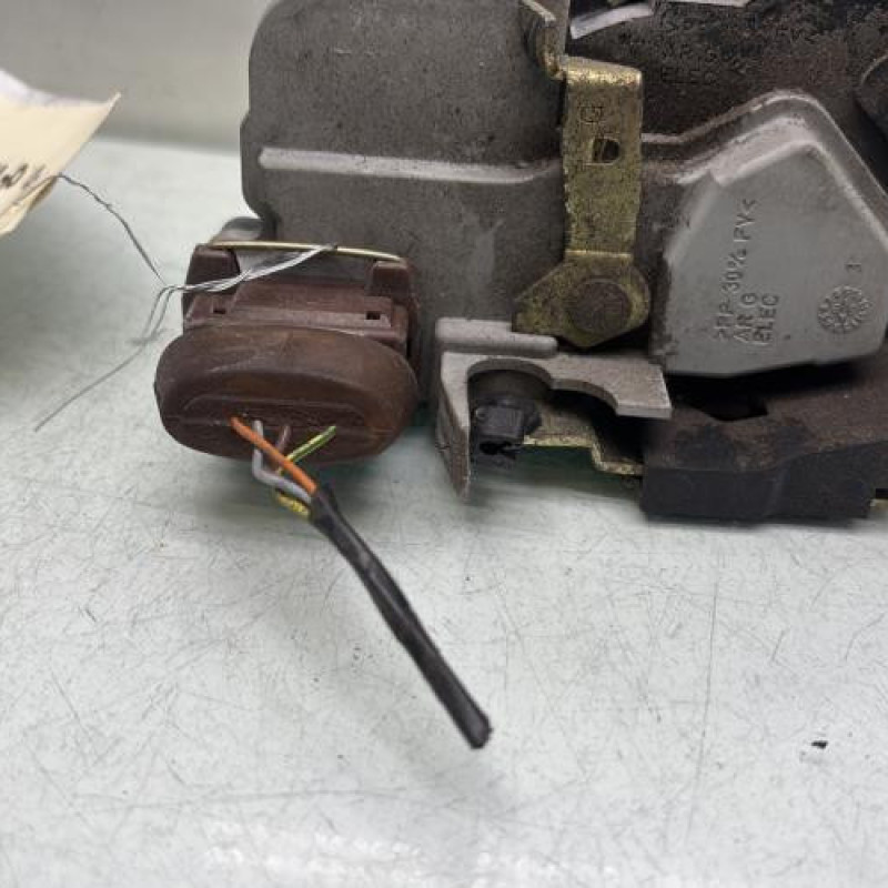 Serrure arriere gauche PEUGEOT 206 Photo n°3