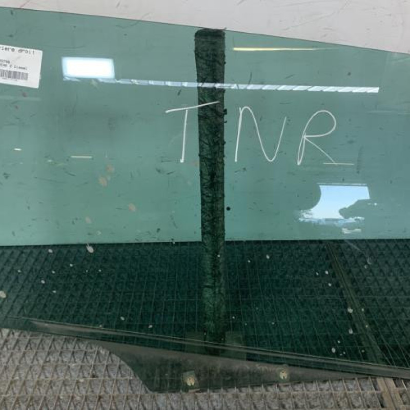 Vitre arriere droit PEUGEOT 307 Photo n°1