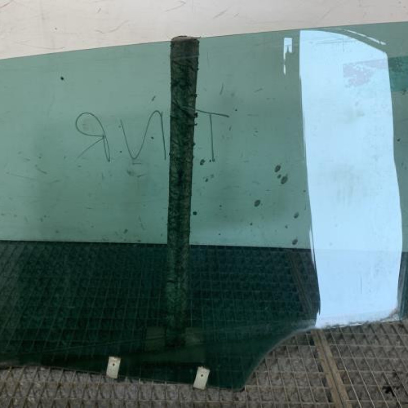 Vitre arriere droit PEUGEOT 307 Photo n°4