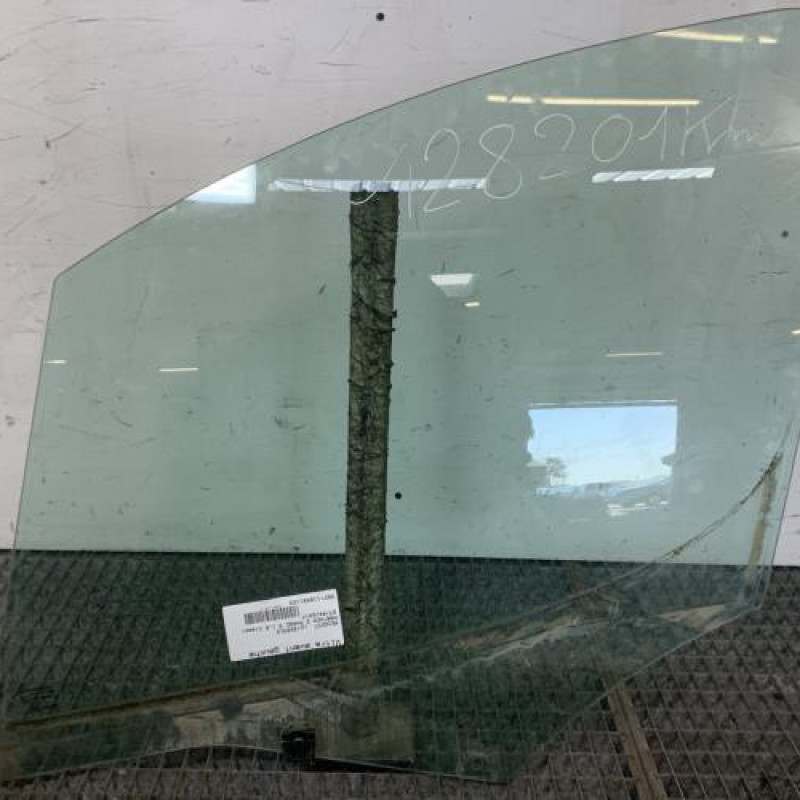 Vitre avant gauche PEUGEOT PARTNER 2 Photo n°1