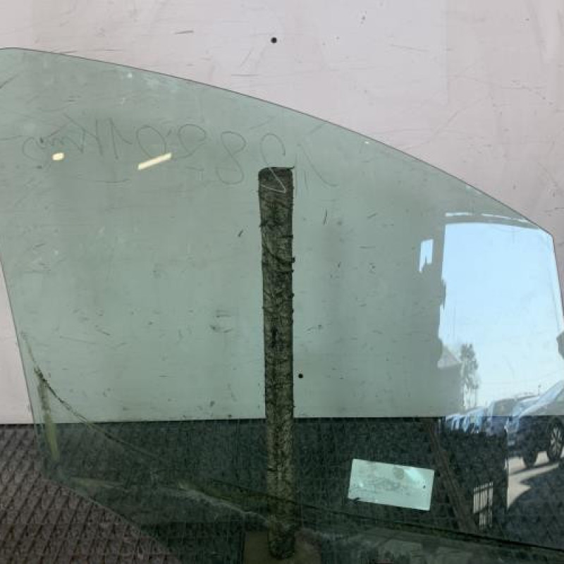 Vitre avant gauche PEUGEOT PARTNER 2 Photo n°4