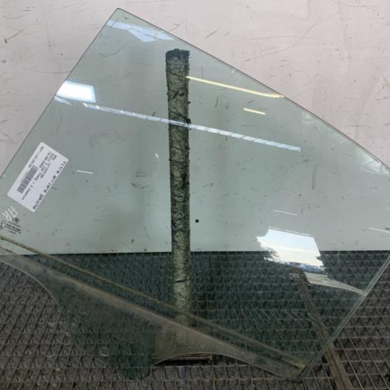 Vitre arriere gauche BMW SERIE 3 E90 Photo n°1