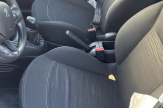 Pretensionneur de ceinture avant gauche PEUGEOT 208 1