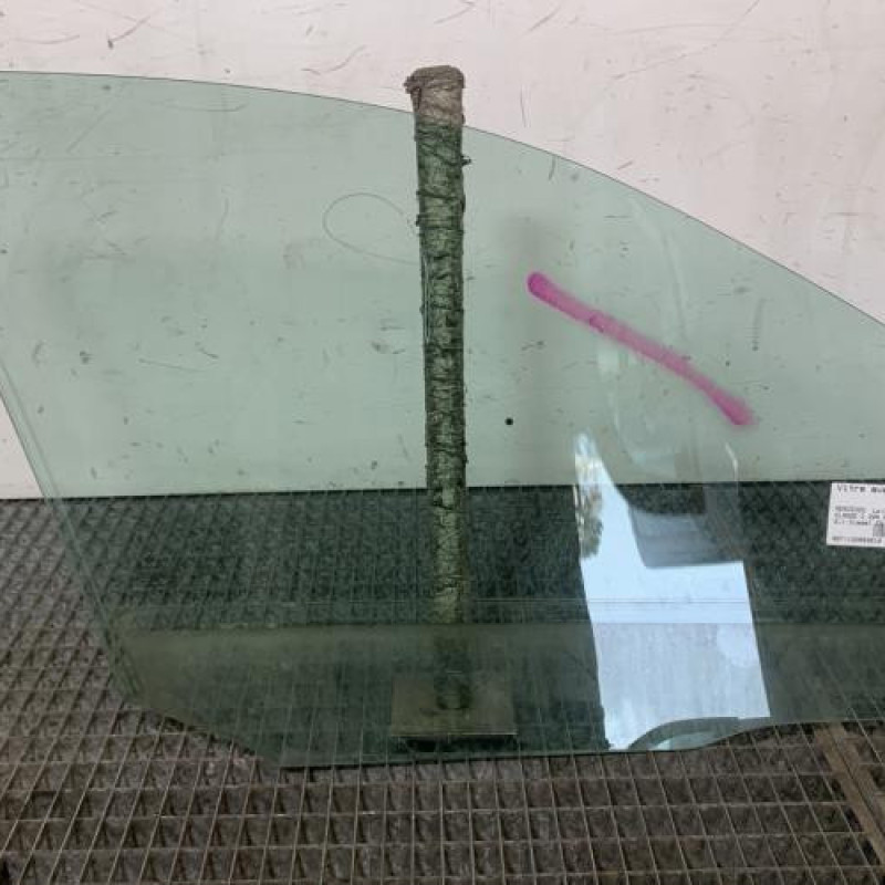 Vitre avant gauche MERCEDES CLASSE C 204 Photo n°1