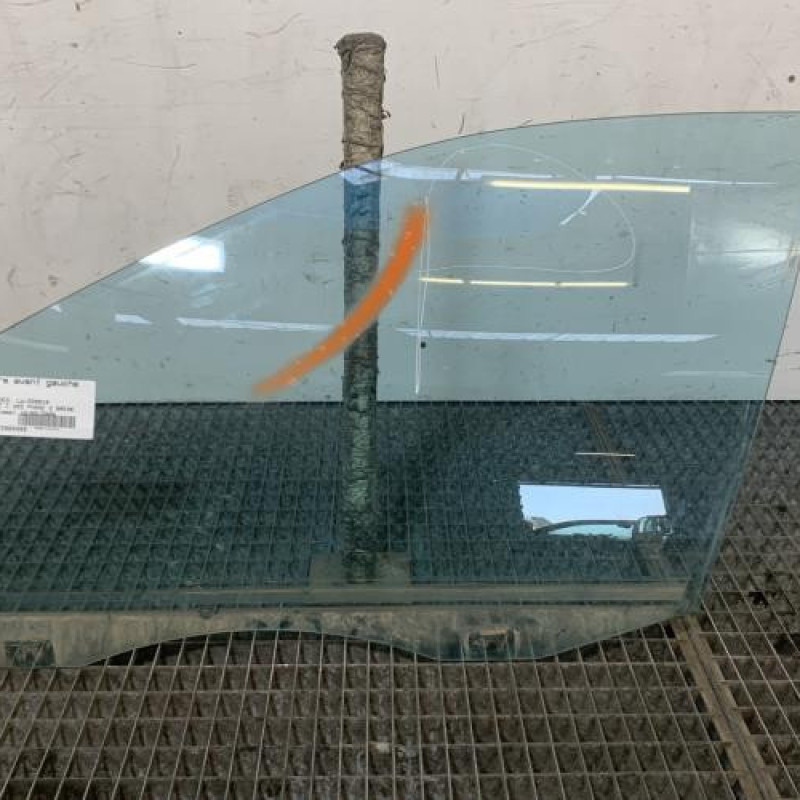 Vitre avant gauche MERCEDES CLASSE C 203 Photo n°1