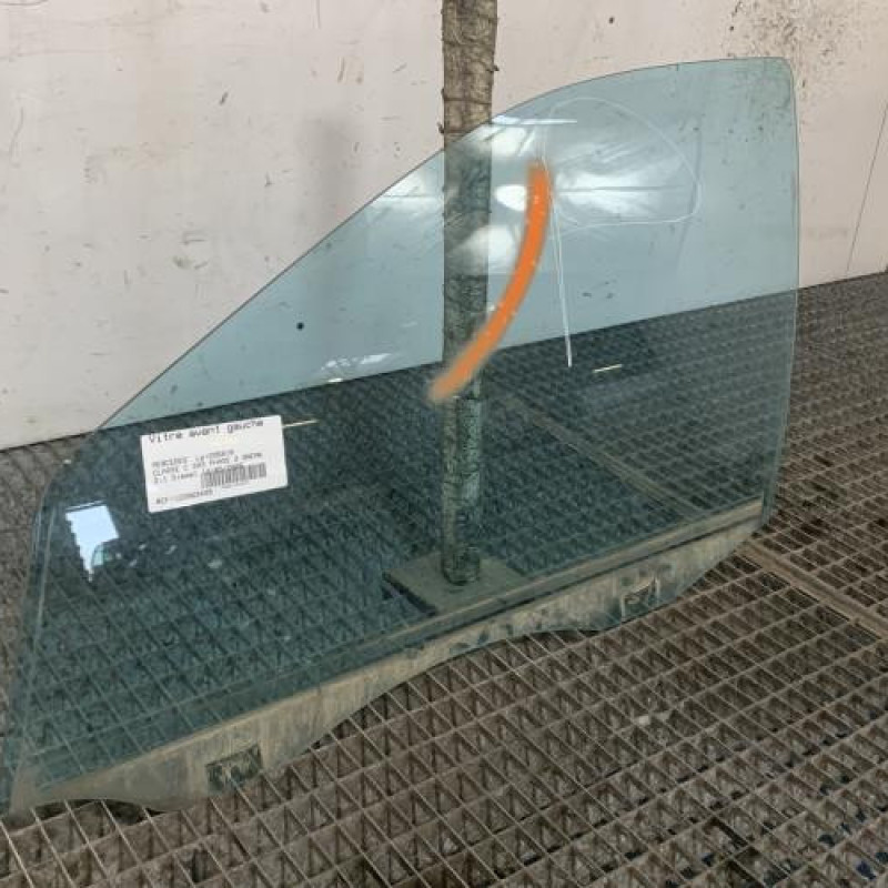 Vitre avant gauche MERCEDES CLASSE C 203 Photo n°2