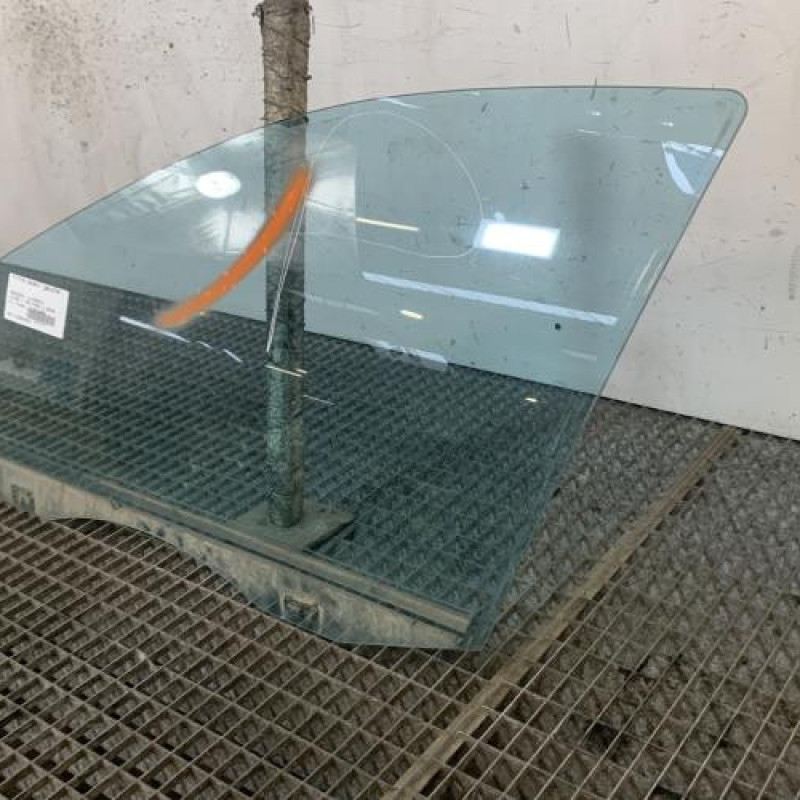 Vitre avant gauche MERCEDES CLASSE C 203 Photo n°3