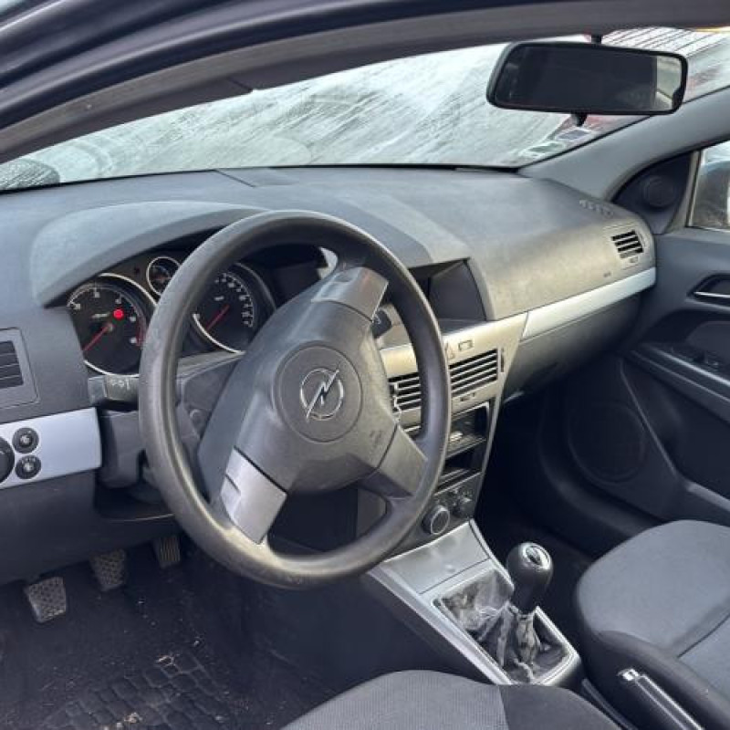 Reservoir essence OPEL ASTRA H Photo n°12