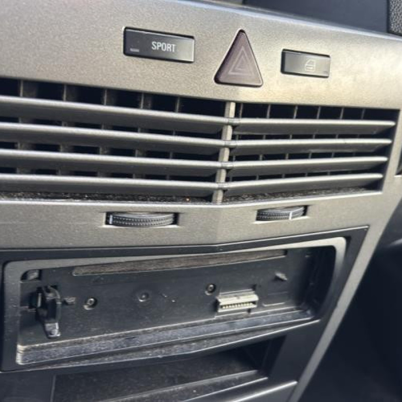 Reservoir essence OPEL ASTRA H Photo n°18