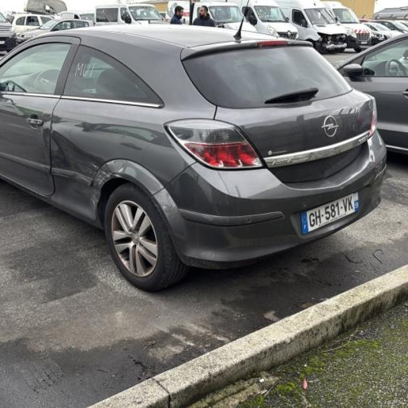 Reservoir essence OPEL ASTRA H Photo n°3