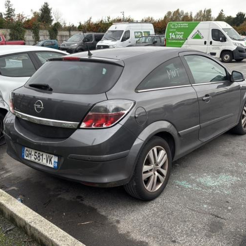 Reservoir essence OPEL ASTRA H Photo n°4