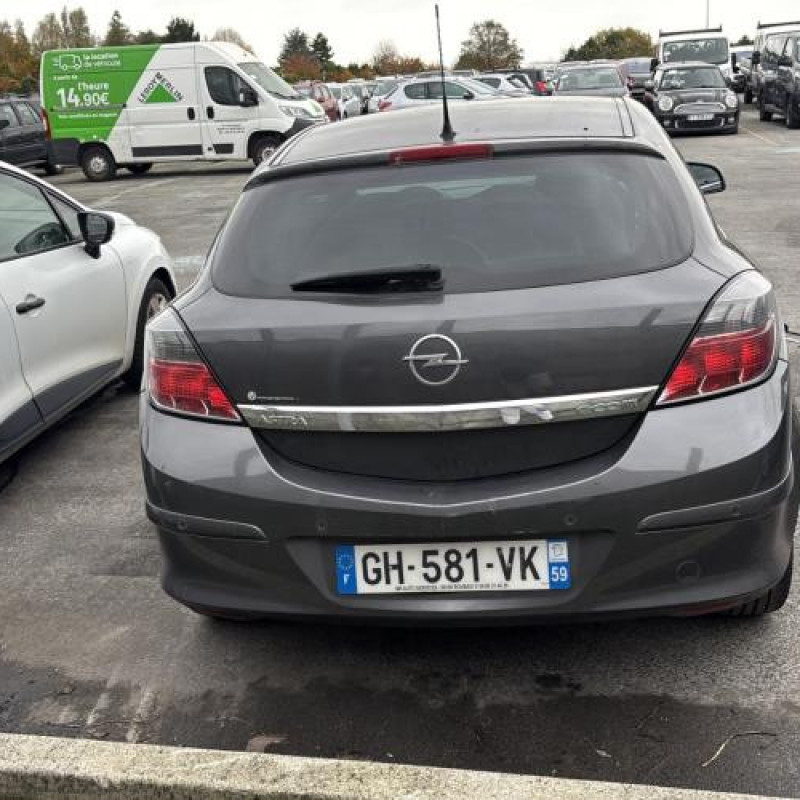 Reservoir essence OPEL ASTRA H Photo n°5