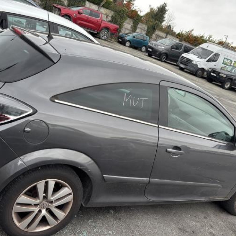 Reservoir essence OPEL ASTRA H Photo n°6