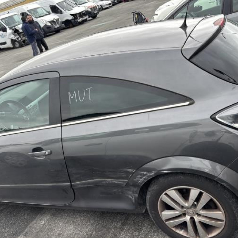 Reservoir essence OPEL ASTRA H Photo n°7