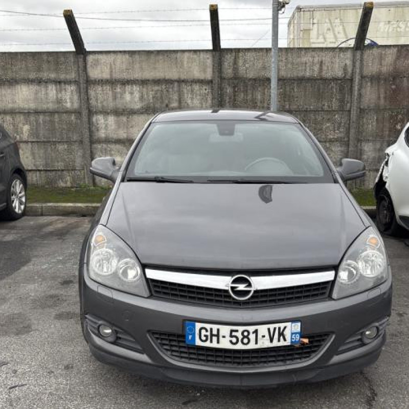 Reservoir essence OPEL ASTRA H Photo n°8