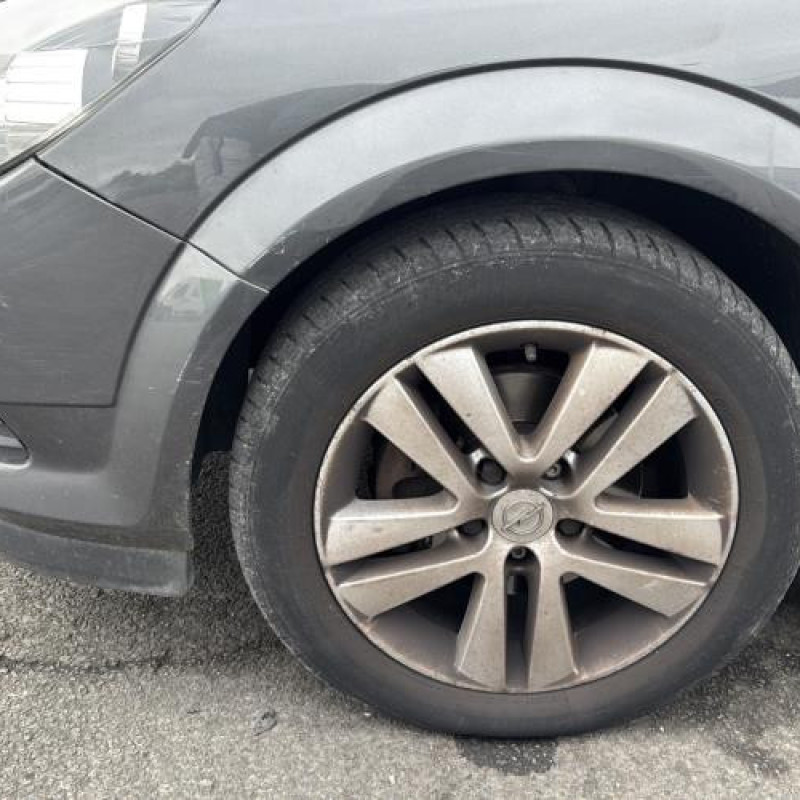 Reservoir essence OPEL ASTRA H Photo n°9