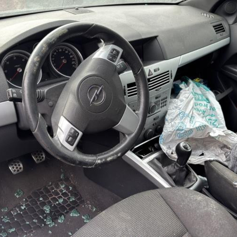 Reservoir essence OPEL ASTRA H Photo n°13